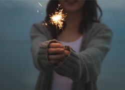 Normal_vuurwerk__sterretjes__gevaarlijk__handen__brand