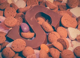 Sinterklaas zet dit jaar voet aan wal op Texel, Merel Westrik presenteert intocht